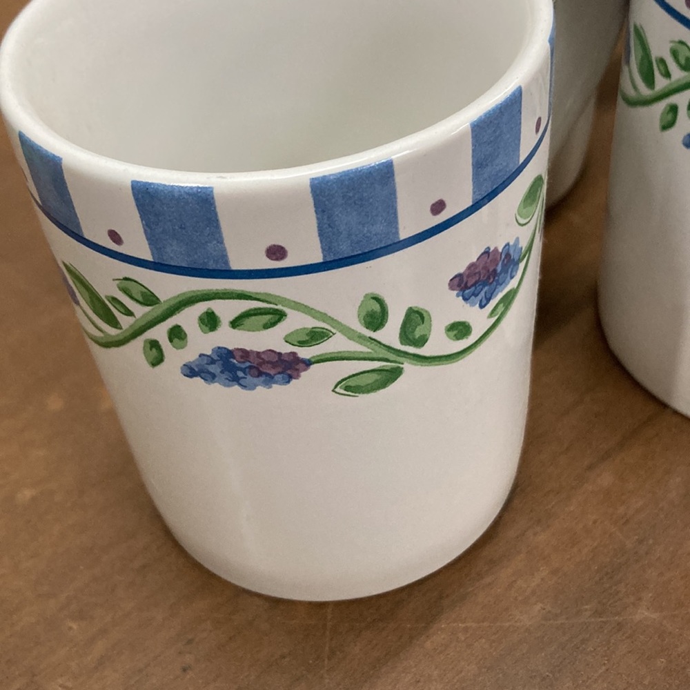 Coffee cups - Picture 2 of 3